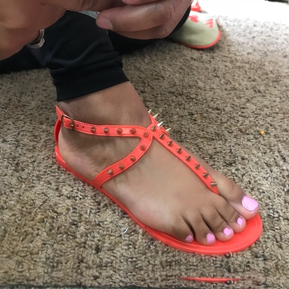 Steve Madden 'Jelybely' Spike Sandal - Picture 4 of 5